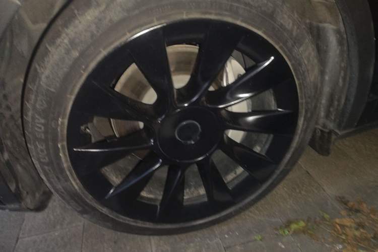 Used Tesla Model Y 2021 Standard Range Rear-Wheel Drive Version Left Front Wheel Hub