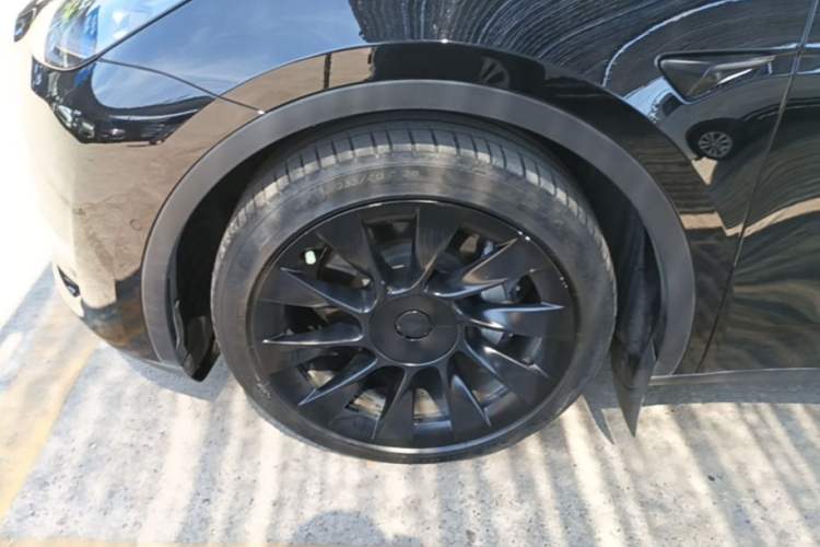 Used Tesla Model Y 2021 Long-Range All-Wheel-Drive Version Left Front Wheel Hub