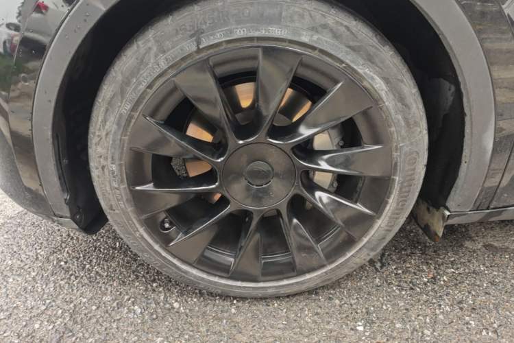 Used Tesla Model Y 2021 Standard Range Rear-Wheel Drive Version Left Front Wheel Hub