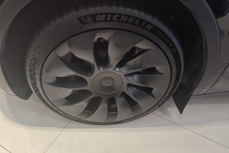 Used Tesla Model Y 2021 Standard Range Rear-Wheel Drive Version Left Front Wheel Hub