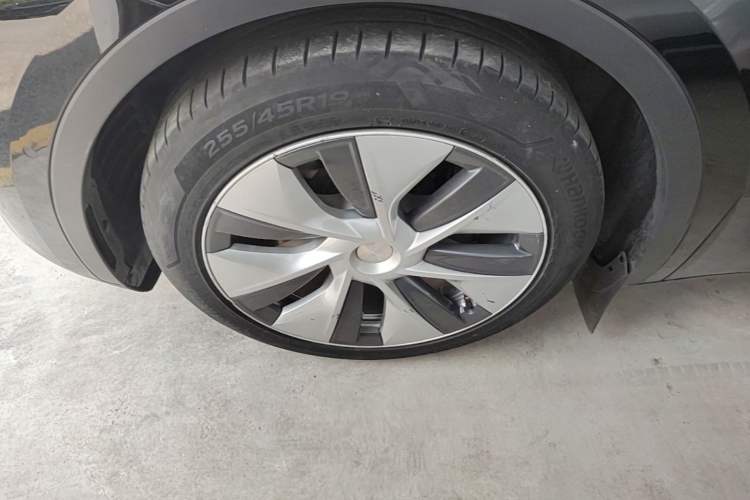 Used Tesla Model Y 2021 Standard Range Rear-Wheel Drive Version Left Front Wheel Hub