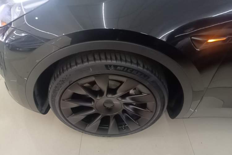 Used Tesla Model Y 2021 Standard Range Rear-Wheel Drive Version Left Front Wheel Hub