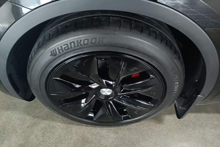 Used Tesla Model Y 2021 Standard Range Rear-Wheel Drive Version Left Front Wheel Hub