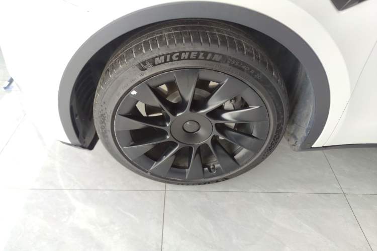Used Tesla Model Y 2021 Standard Range Rear-Wheel Drive Version Left Front Wheel Hub