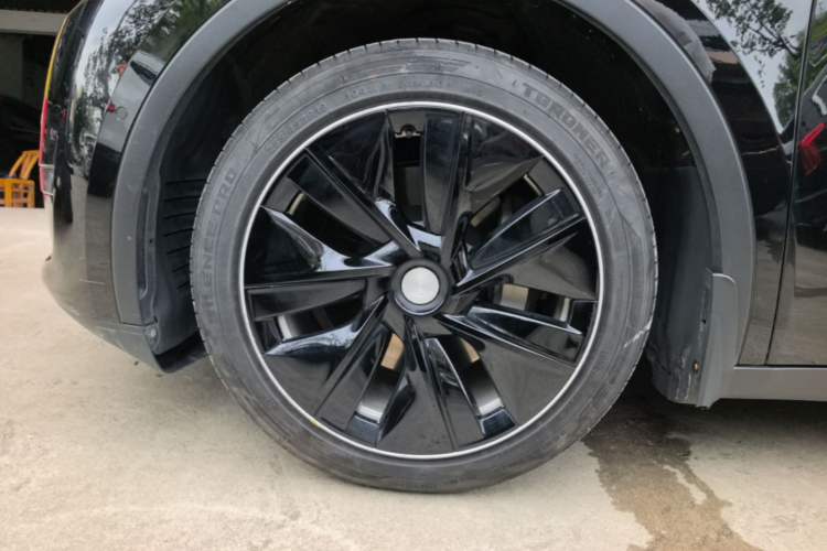 Used Tesla Model Y 2021 Standard Range Rear-Wheel Drive Version Left Front Wheel Hub