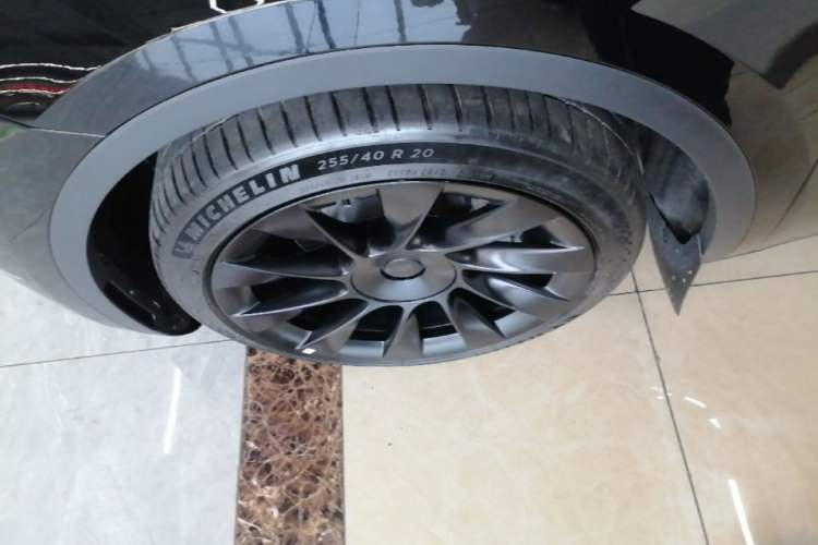 Used Tesla Model Y 2021 Long-Range All-Wheel-Drive Version 3D7 Left Front Wheel Hub