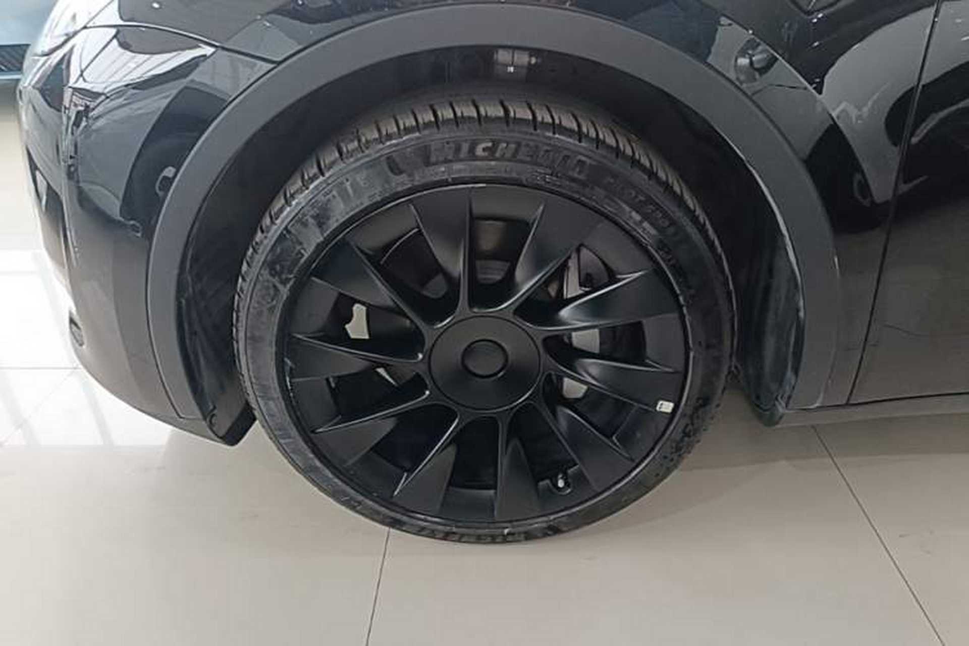 Used Tesla Model Y 2021 Standard Range Rear-Wheel Drive Version Left Front Wheel Hub