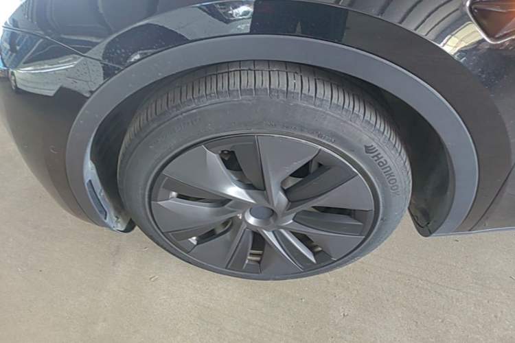 Used Tesla Model Y 2021 Standard Range Rear-Wheel Drive Version Left Front Wheel Hub