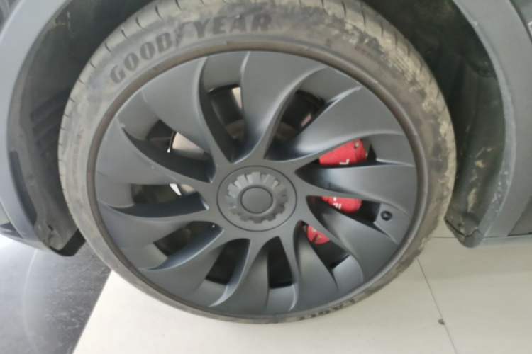 Used Tesla Model Y 2021 Standard Range Rear-Wheel Drive Version Left Front Wheel Hub