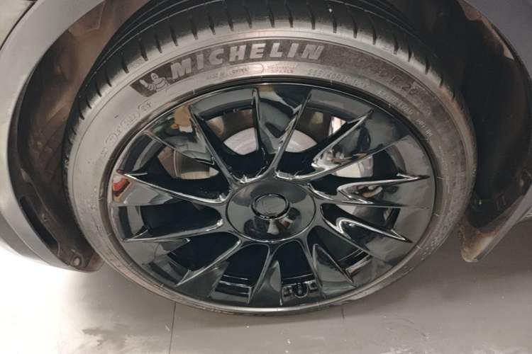 Used Tesla Model Y 2021 Standard Range Rear-Wheel Drive Version Left Front Wheel Hub