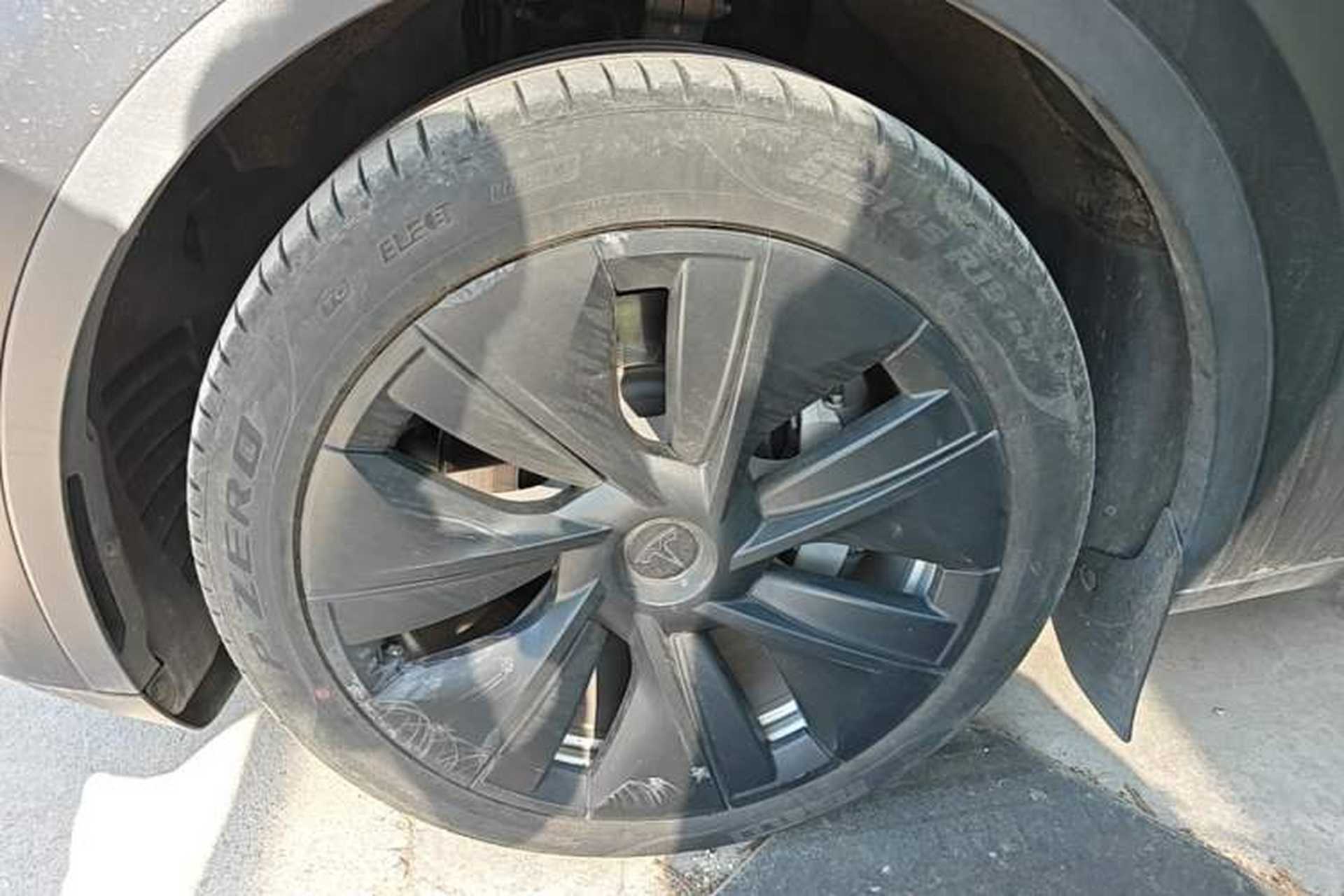 Used Tesla Model Y 2021 Long-Range All-Wheel-Drive Version Left Front Wheel Hub
