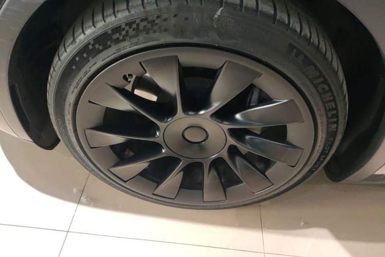 Used Tesla Model Y 2021 Standard Range Rear-Wheel Drive Version Left Front Wheel Hub