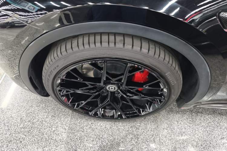 Used Tesla Model Y 2021 Performance High-Performance All-Wheel-Drive Version Left Front Wheel Hub
