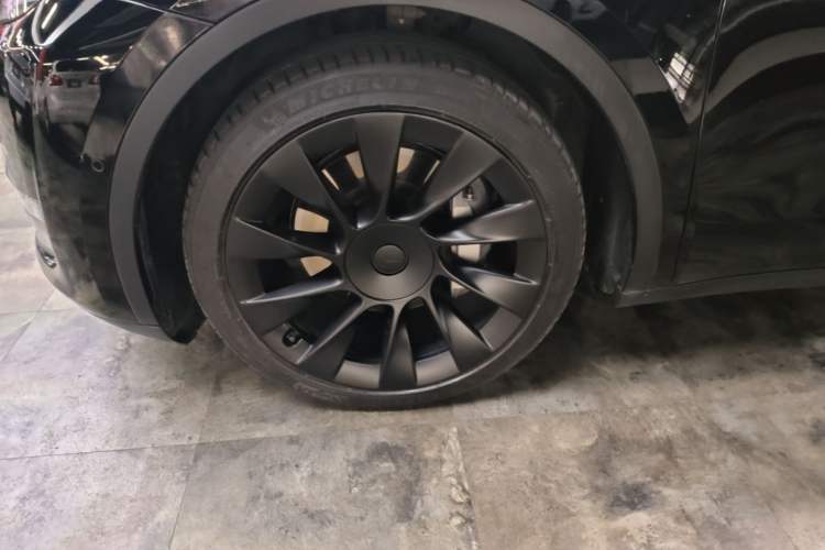Used Tesla Model Y 2021 Long-Range All-Wheel-Drive Version 3D7 Left Front Wheel Hub