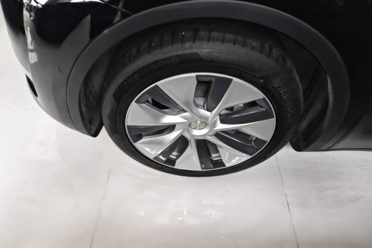 Used Tesla Model Y 2021 Long-Range All-Wheel-Drive Version Left Front Wheel Hub