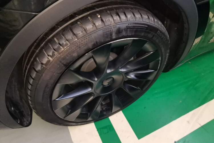 Used Tesla Model Y 2021 Standard Range Rear-Wheel Drive Version Left Front Wheel Hub
