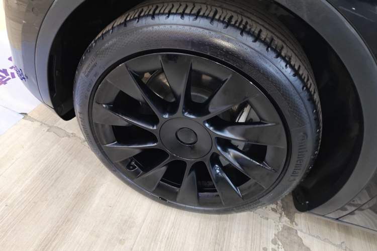 Used Tesla Model Y 2021 Long-Range All-Wheel-Drive Version 3D7 Left Front Wheel Hub