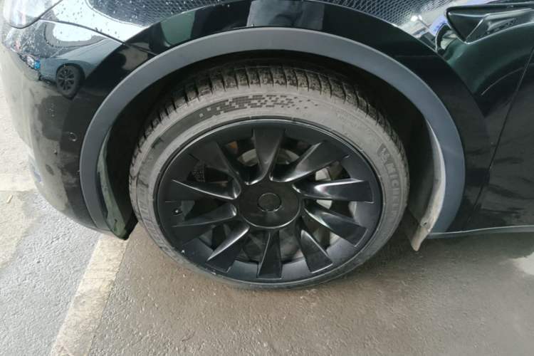 Used Tesla Model Y 2021 Long-Range All-Wheel-Drive Version 3D7 Left Front Wheel Hub