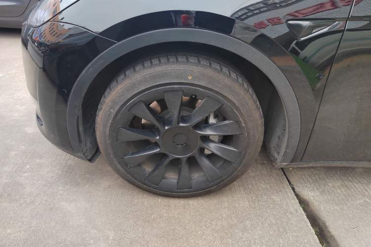 Used Tesla Model Y 2021 Standard Range Rear-Wheel Drive Version Left Front Wheel Hub