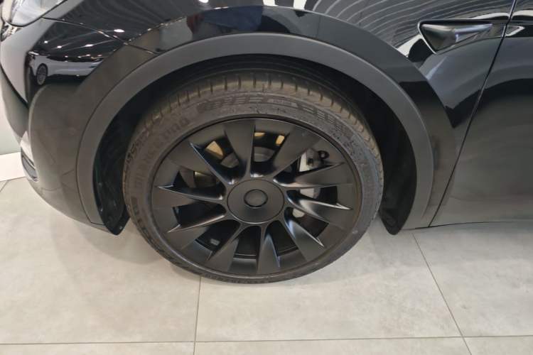 Used Tesla Model Y 2021 Standard Range Rear-Wheel Drive Version Left Front Wheel Hub