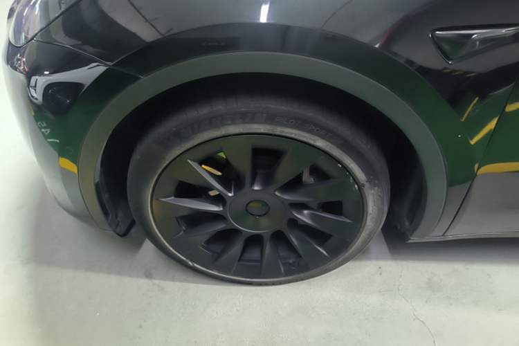 Used Tesla Model Y 2021 Long-Range All-Wheel-Drive Version 3D7 Left Front Wheel Hub