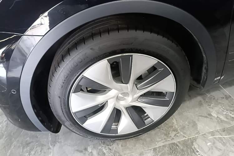 Used Tesla Model Y 2021 Standard Range Rear-Wheel Drive Version Left Front Wheel Hub