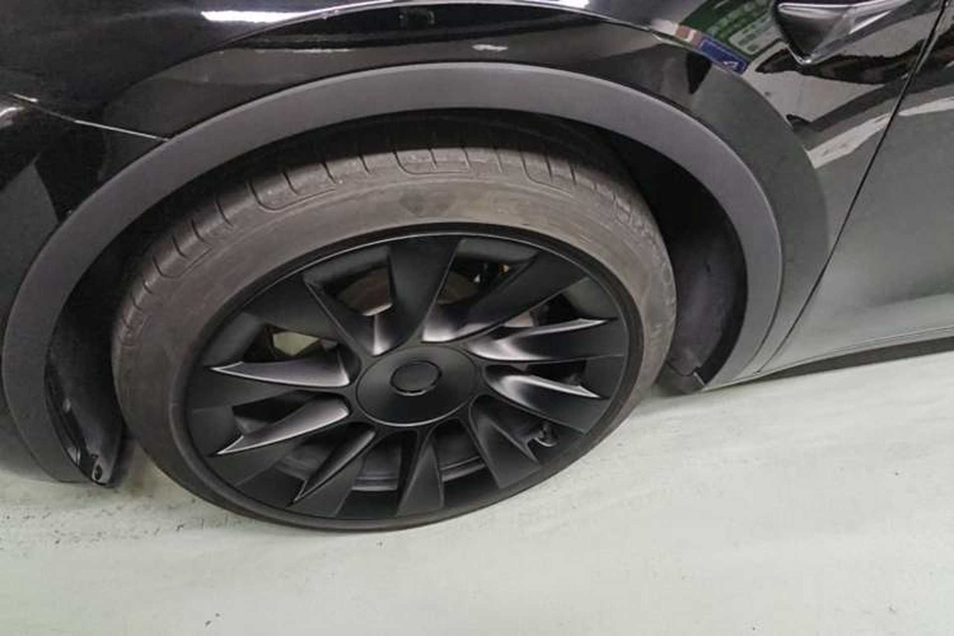 Used Tesla Model Y 2021 Standard Range Rear-Wheel Drive Version Left Front Wheel Hub