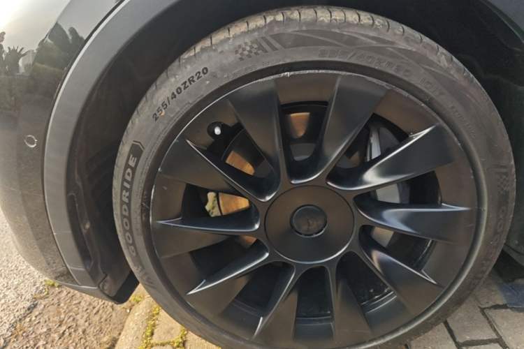 Used Tesla Model Y 2021 Standard Range Rear-Wheel Drive Version Left Front Wheel Hub