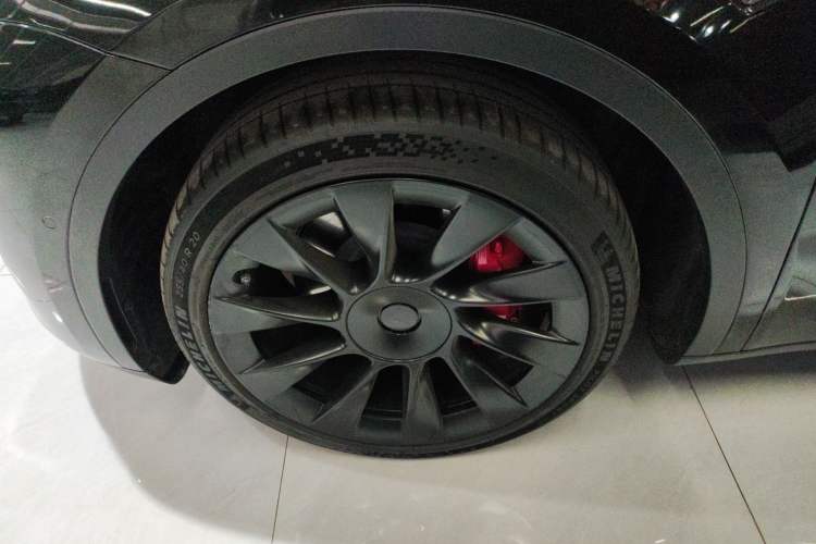 Used Tesla Model Y 2021 Long-Range All-Wheel-Drive Version Left Front Wheel Hub
