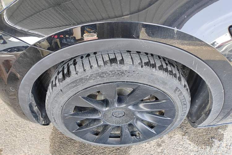 Used Tesla Model Y 2021 Standard Range Rear-Wheel Drive Version Left Front Wheel Hub