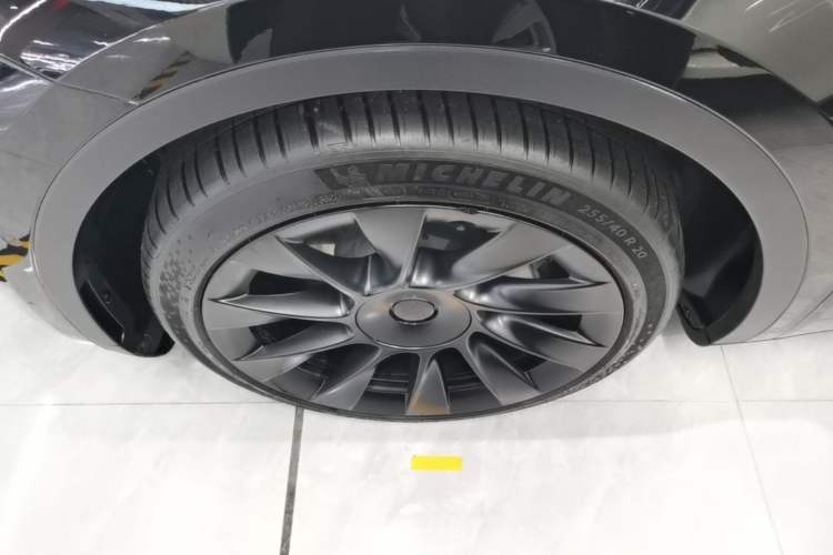 Used Tesla Model Y 2021 Standard Range Rear-Wheel Drive Version Left Front Wheel Hub