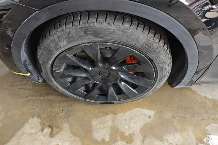 Used Tesla Model Y 2021 Standard Range Rear-Wheel Drive Version Left Front Wheel Hub