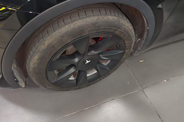 Used Tesla Model Y 2021 Long-Range All-Wheel-Drive Version 3D7 Left Front Wheel Hub