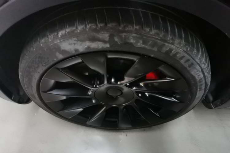 Used Tesla Model Y 2021 Standard Range Rear-Wheel Drive Version Left Front Wheel Hub