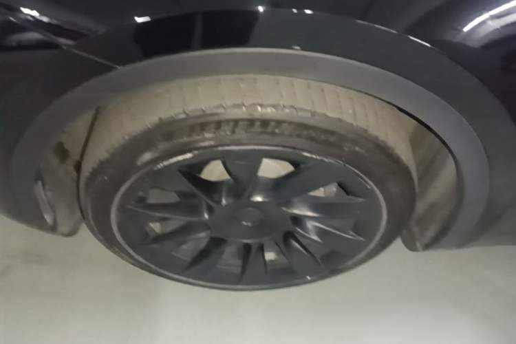 Used Tesla Model Y 2021 Standard Range Rear-Wheel Drive Version Left Front Wheel Hub