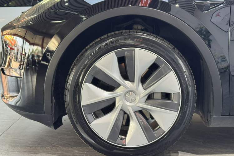 Used Tesla Model Y 2021 Standard Range Rear-Wheel Drive Version Left Front Wheel Hub