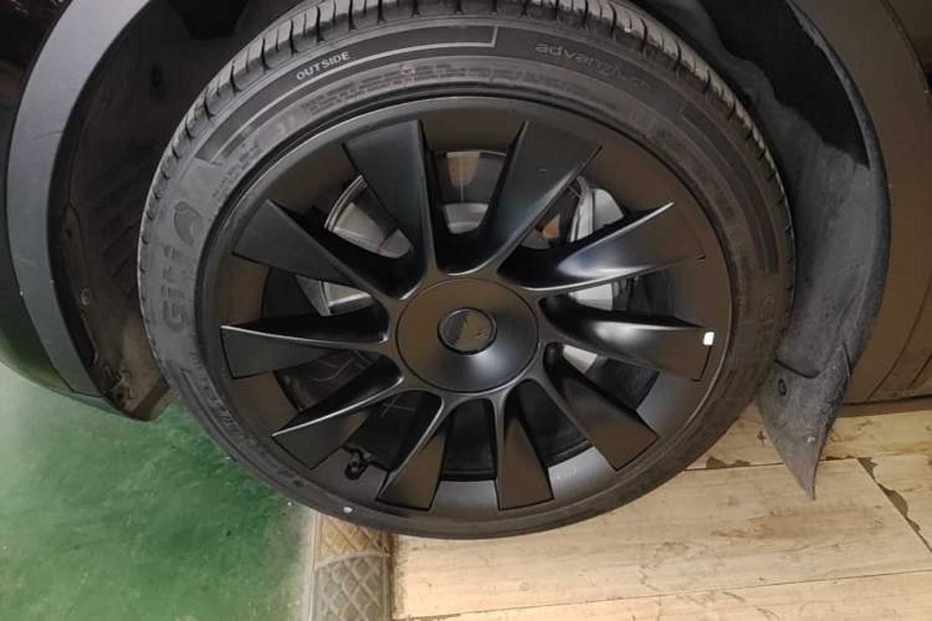 Used Tesla Model Y 2021 Standard Range Rear-Wheel Drive Version Left Front Wheel Hub