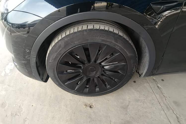 Used Tesla Model Y 2021 Standard Range Rear-Wheel Drive Version Left Front Wheel Hub