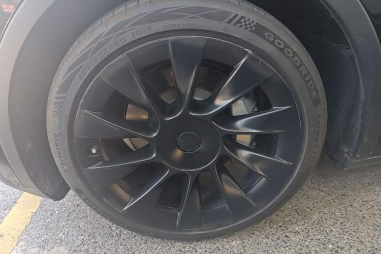 Used Tesla Model Y 2021 Standard Range Rear-Wheel Drive Version Left Front Wheel Hub