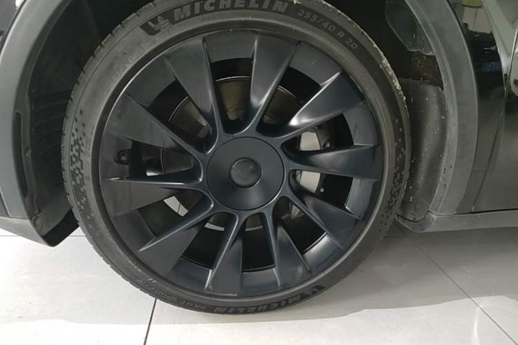Used Tesla Model Y 2021 Standard Range Rear-Wheel Drive Version Left Front Wheel Hub