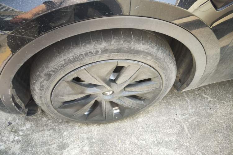 Used Tesla Model Y 2021 Standard Range Rear-Wheel Drive Version Left Front Wheel Hub