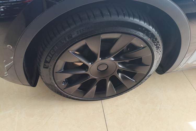 Used Tesla Model Y 2021 Standard Range Rear-Wheel Drive Version Left Front Wheel Hub