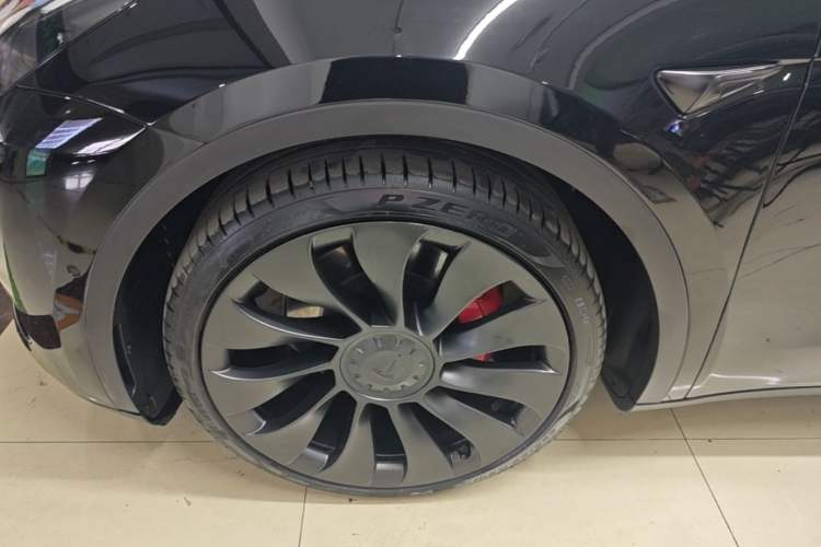 Used Tesla Model Y 2021 Performance High-Performance All-Wheel-Drive Version Left Front Wheel Hub