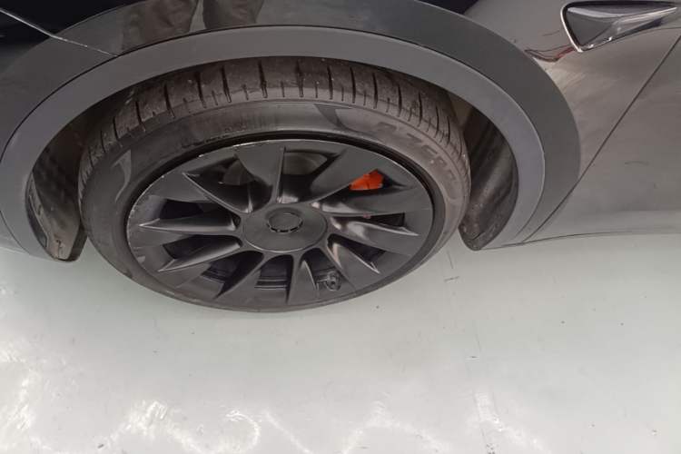 Used Tesla Model Y 2021 Standard Range Rear-Wheel Drive Version Left Front Wheel Hub
