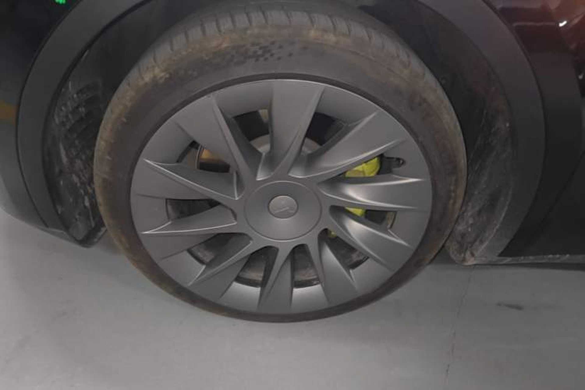 Used Tesla Model Y 2021 Long-Range All-Wheel-Drive Version 3D7 Left Front Wheel Hub