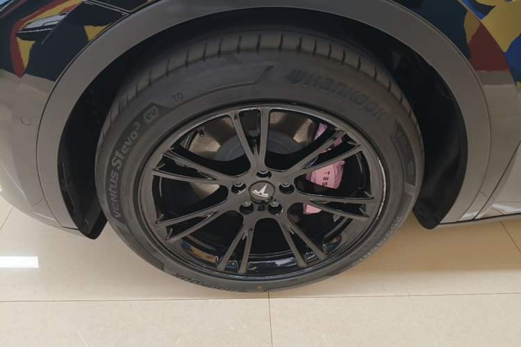 Used Tesla Model Y 2021 Standard Range Rear-Wheel Drive Version Left Front Wheel Hub