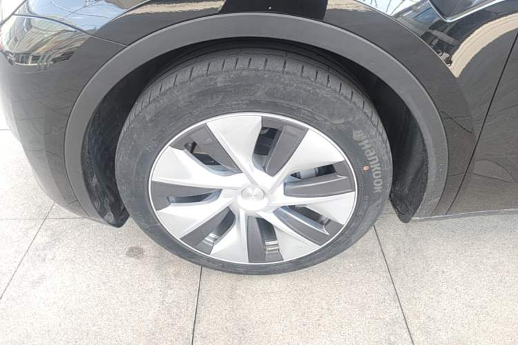 Used Tesla Model Y 2021 Standard Range Rear-Wheel Drive Version Left Front Wheel Hub