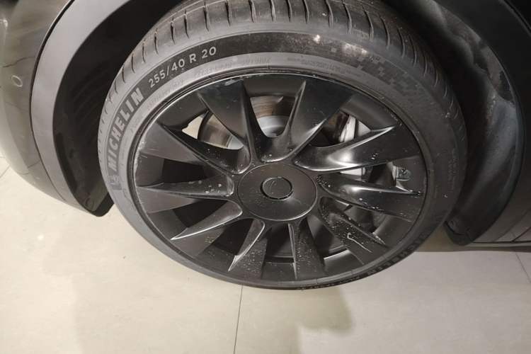 Used Tesla Model Y 2021 Standard Range Rear-Wheel Drive Version Left Front Wheel Hub
