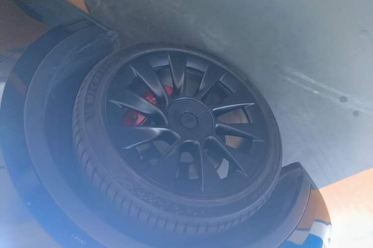 Used Tesla Model Y 2021 Standard Range Rear-Wheel Drive Version Left Front Wheel Hub
