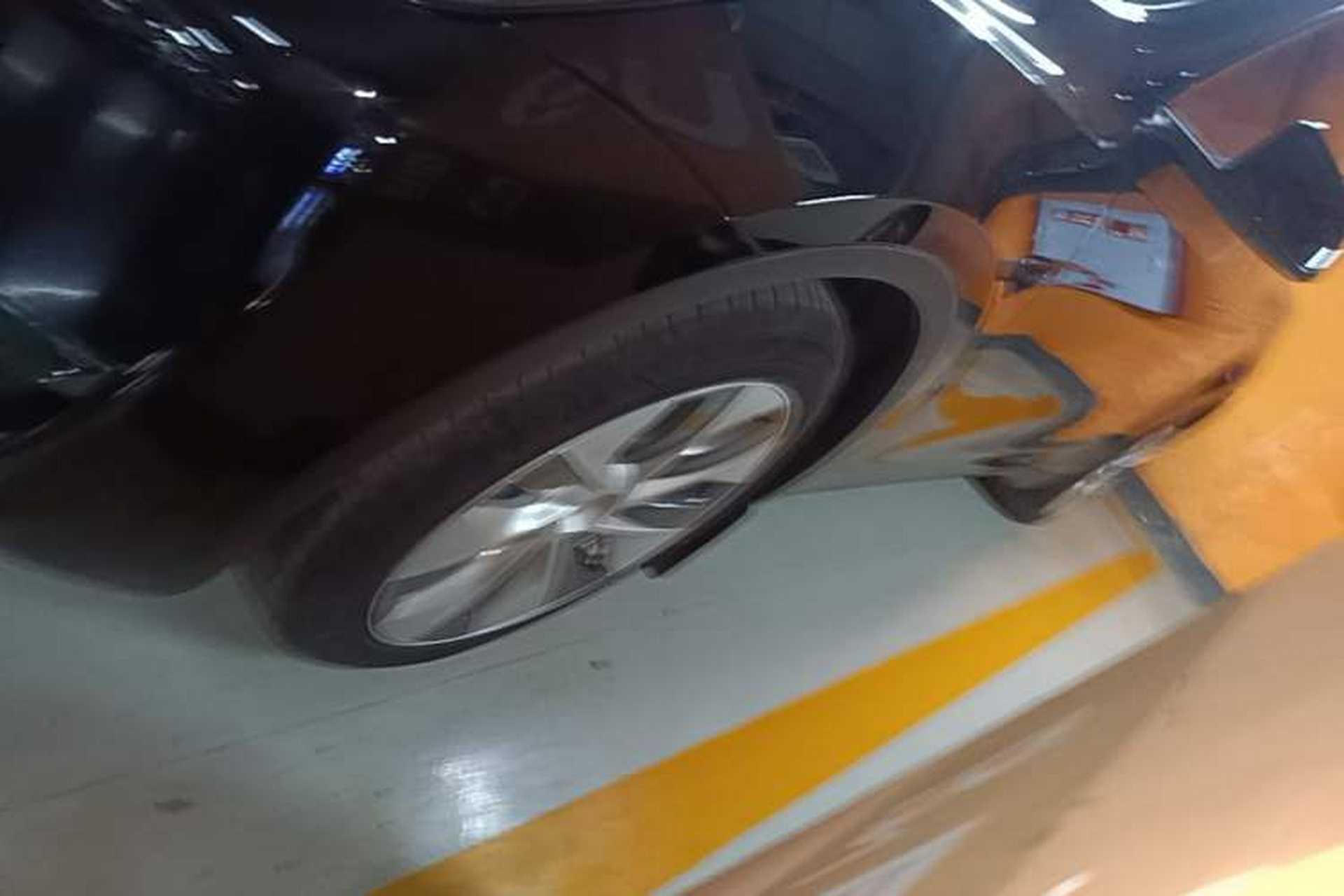 Used Tesla Model Y 2021 Standard Range Rear-Wheel Drive Version Left Front Wheel Hub